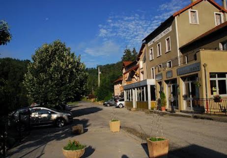 Hotel Du Bout Du Monde Saint-Flour  Esterno foto